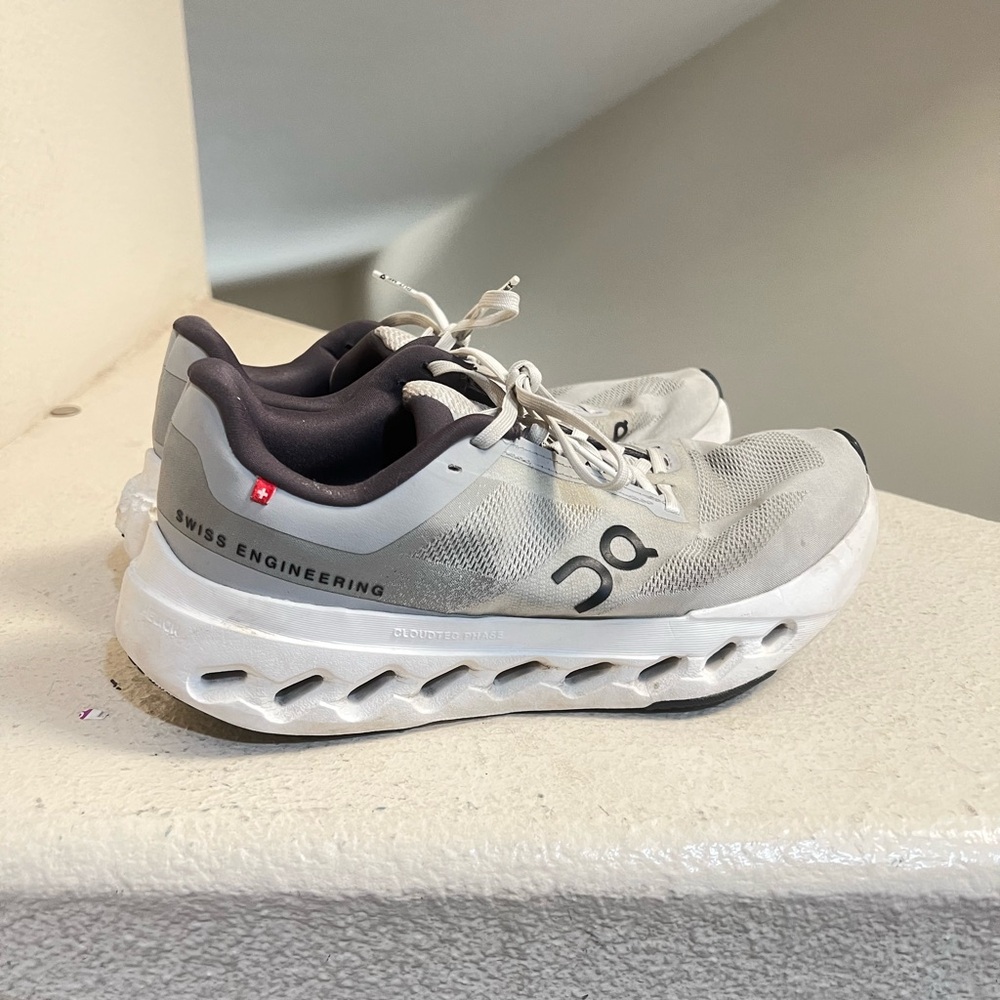 On Cloudsurfer Next Running Shoes Womens SZ 7.5 LOOK AT PICTURES FOR BACK FLAWED